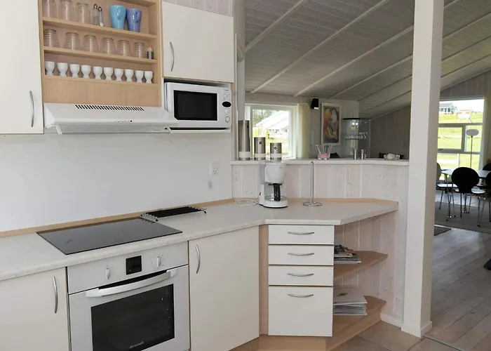 8 Person In Sydals-by Traum